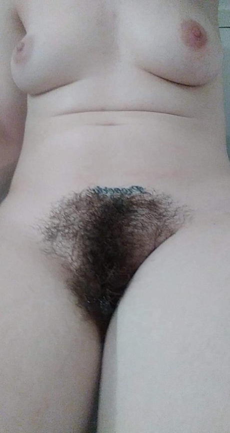 golpeando enormes tetas follando desnudo foto